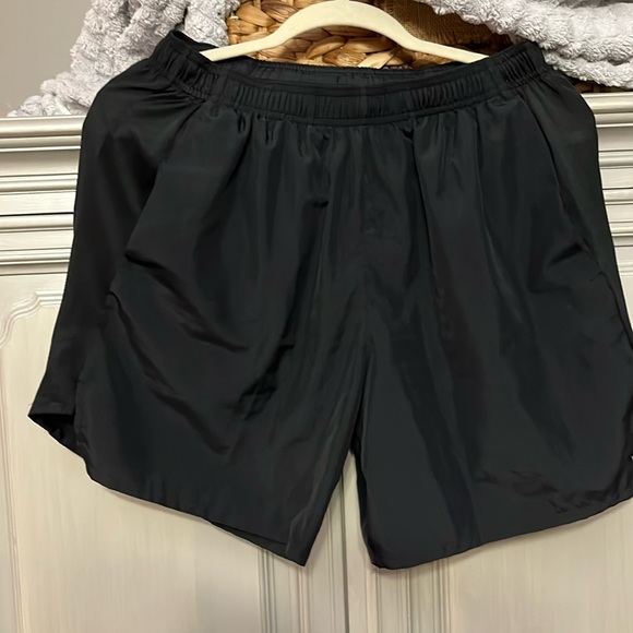 Nike black dry fit shorts, lined.  Xl - Picture 1 of 3